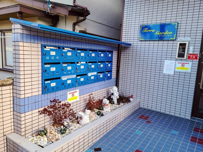 物件外観写真4　(エントランス部分)