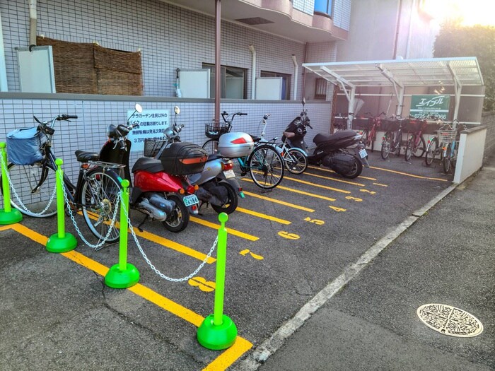 物件外観写真5　(駐輪場)