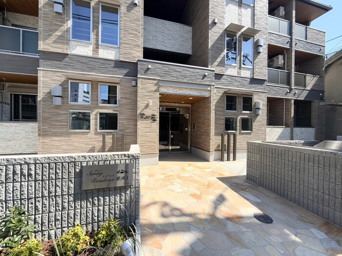 物件外観写真2　(エントランス部分)