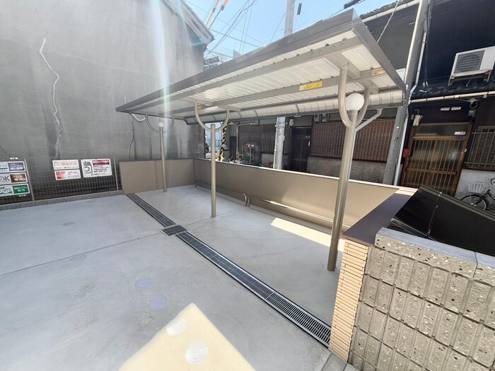 物件外観写真3　(駐輪場)