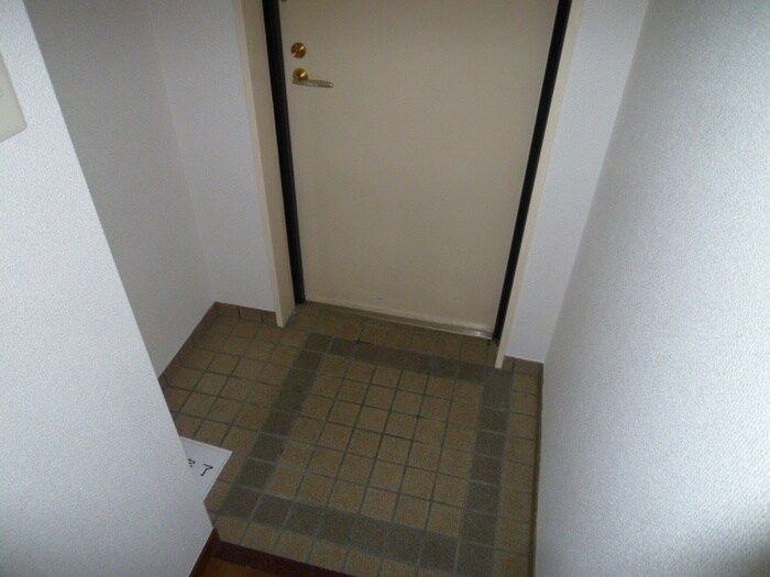 物件内観写真7　(玄関)