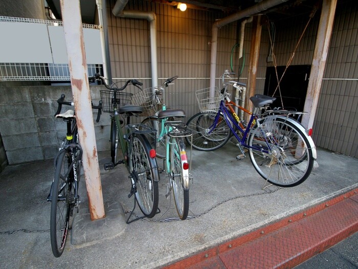物件外観写真5　(駐輪場)
