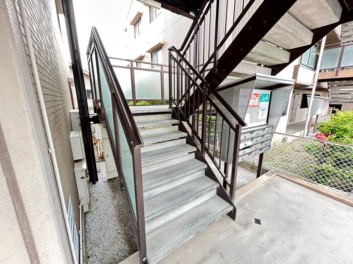 物件外観写真4　(エントランス部分)