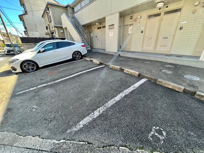 物件外観写真3　(駐車場)