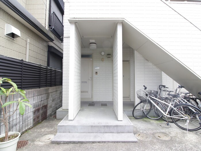 物件外観写真5　(エントランス部分)