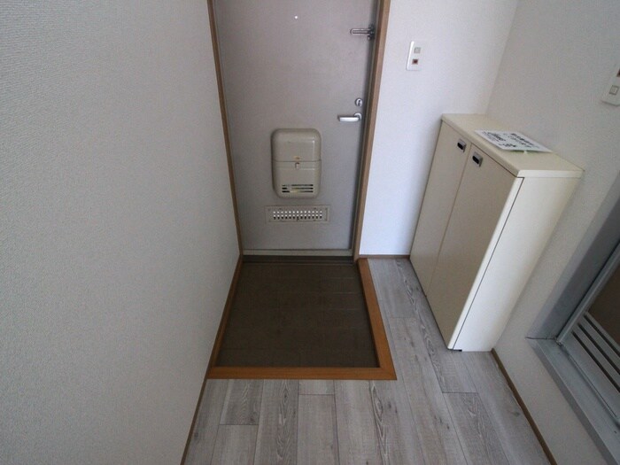 物件内観写真12　(玄関)
