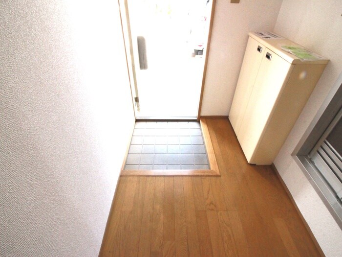 物件内観写真12　(玄関)