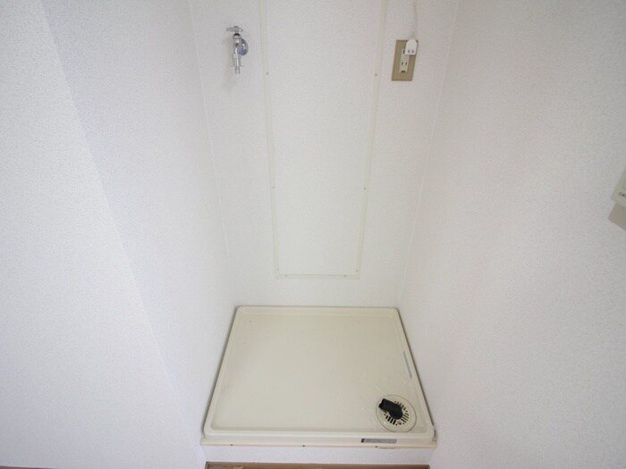 物件内観写真15　(洗濯機置場)