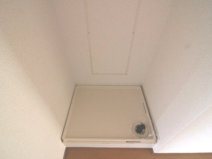 物件内観写真16　(洗濯機置場)