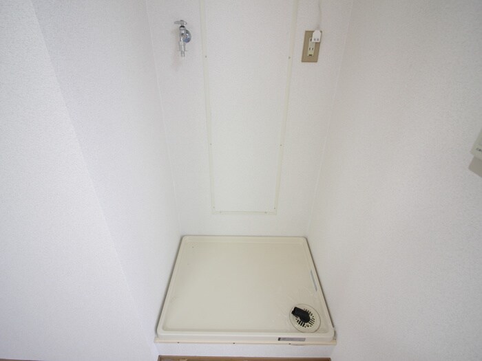 物件内観写真17　(洗濯機置場)