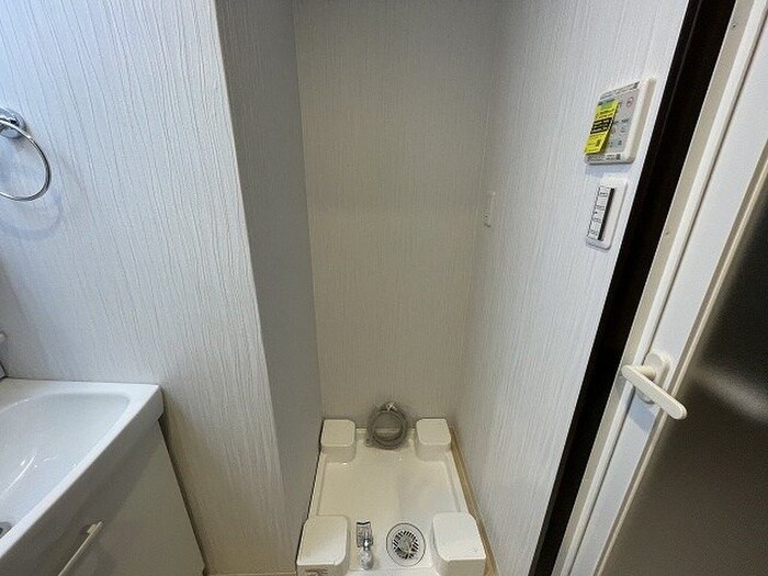 物件内観写真14　(洗濯機置場)