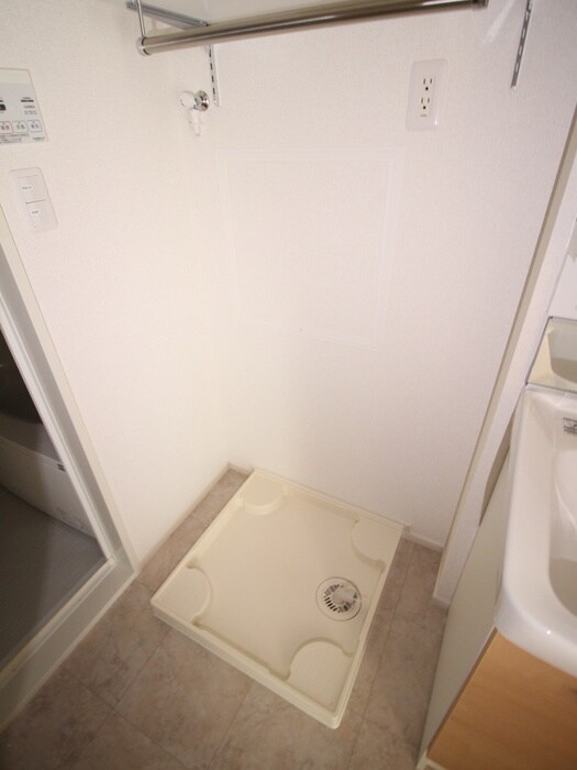 物件内観写真17　(洗濯機置場)