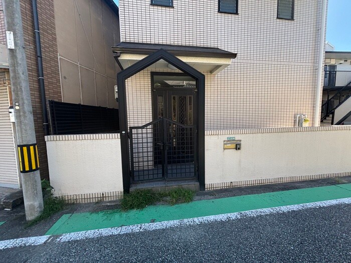 物件外観写真4　(エントランス部分)