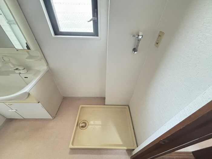 物件内観写真14　(洗濯機置場)