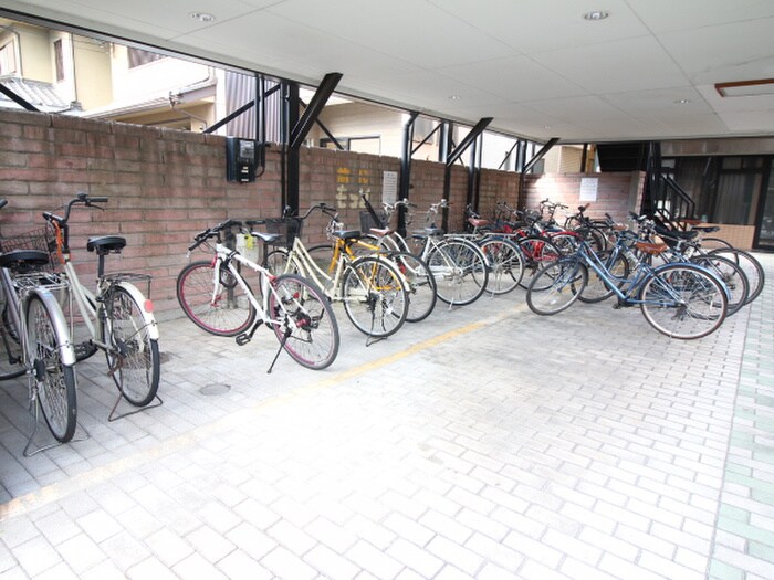 物件外観写真4　(駐輪場)