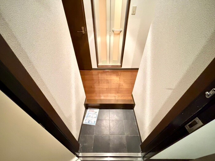 物件内観写真13　(玄関)