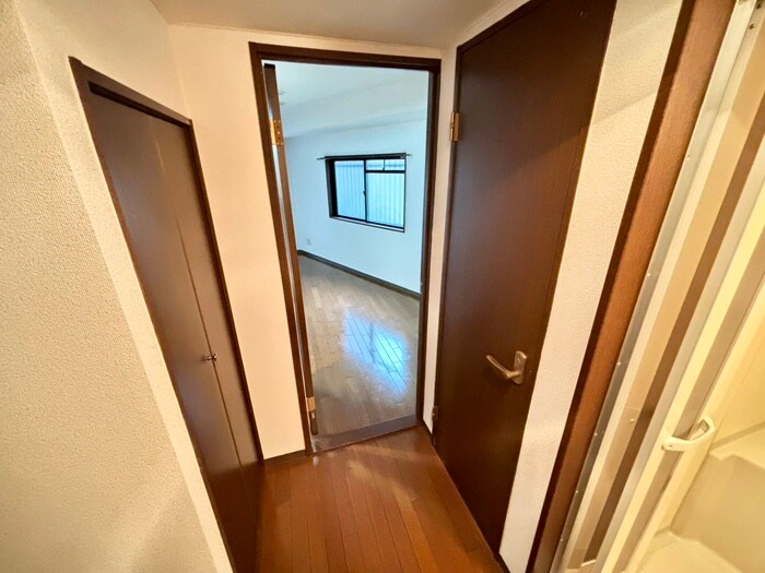 物件内観写真14　(廊下)