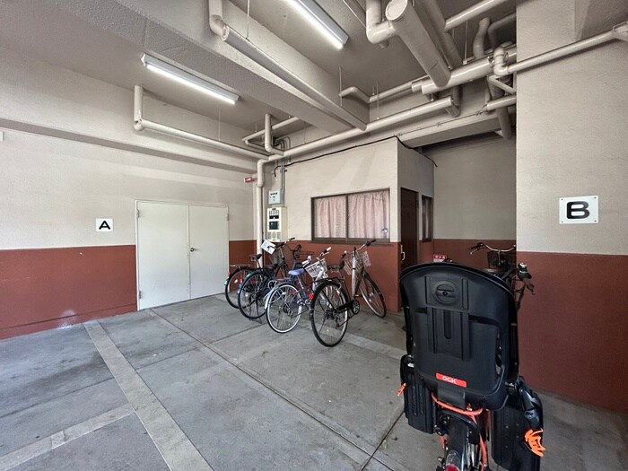 物件外観写真2　(駐輪場)