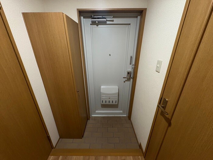 物件内観写真10　(玄関)