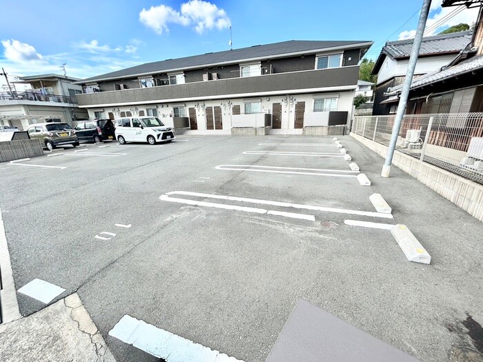 物件外観写真2　(駐車場)