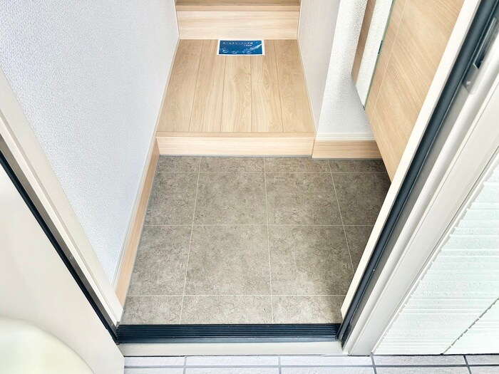 物件内観写真17　(玄関)