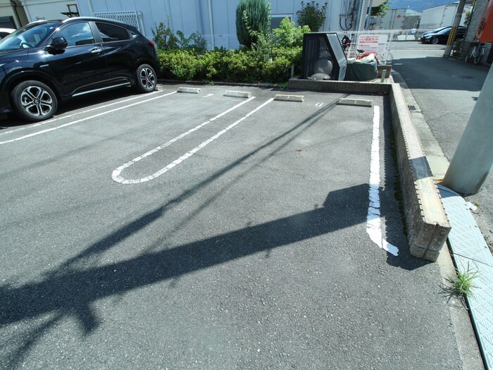 物件外観写真6　(駐車場)