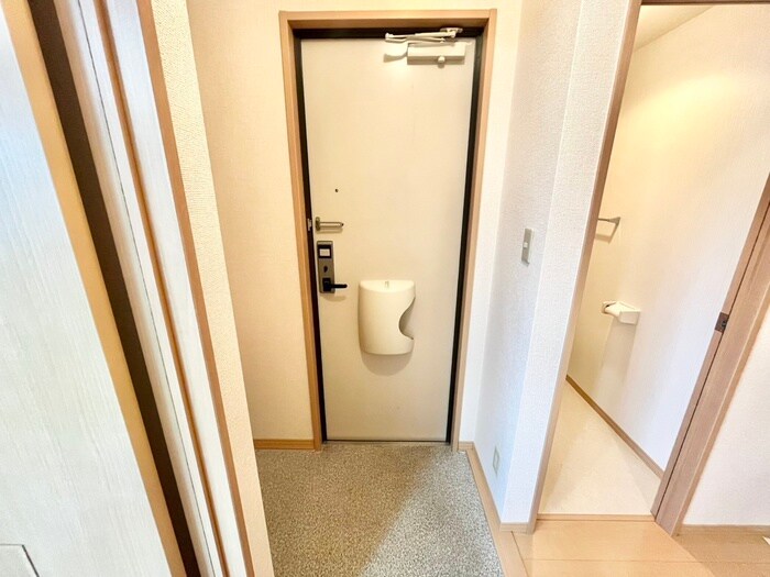 物件内観写真14　(玄関)