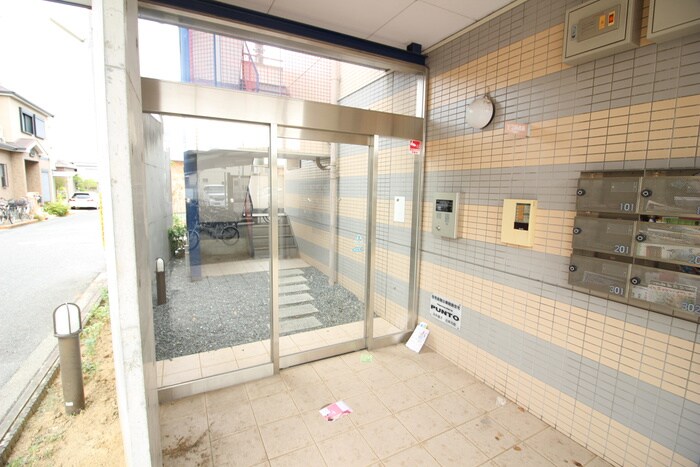 物件外観写真3　(エントランス部分)