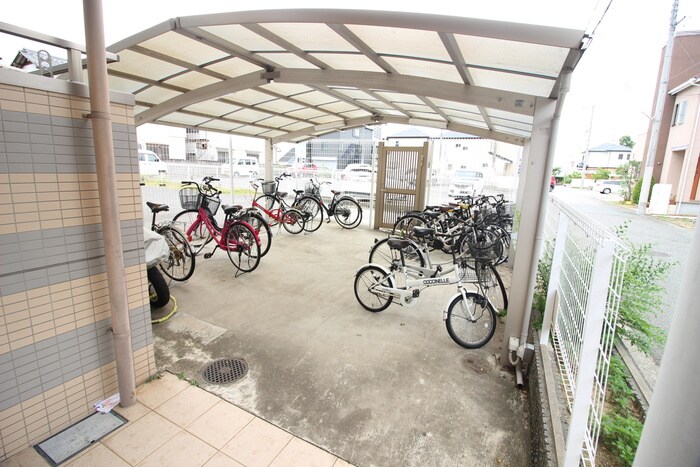 物件外観写真4　(駐輪場)