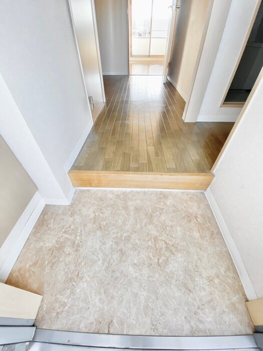 物件内観写真14　(玄関)