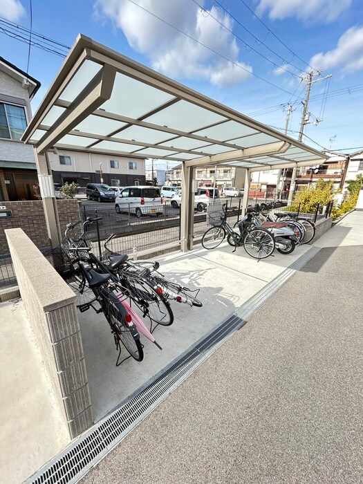 物件外観写真4　(駐輪場)