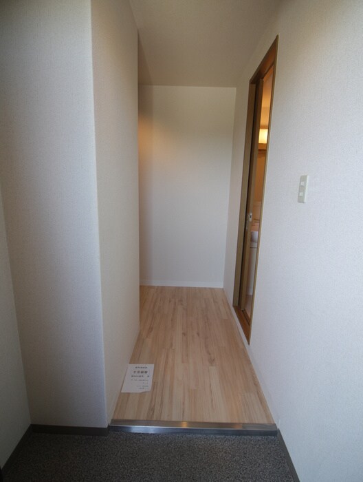 物件内観写真10　(玄関)