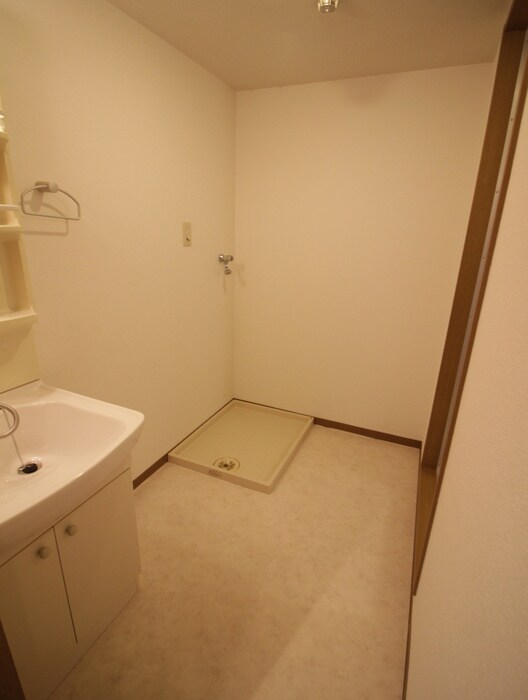 物件内観写真18　(洗濯機置場)