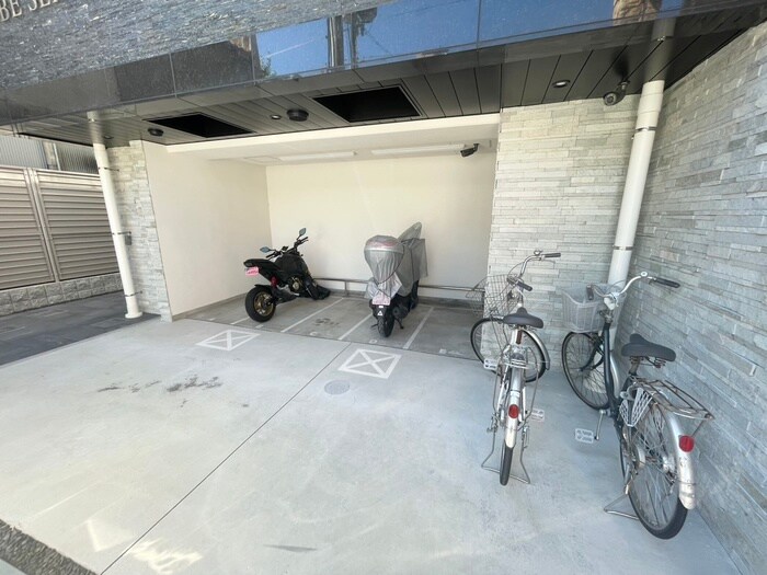 物件外観写真6　(駐輪場)