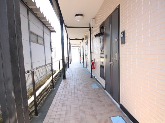 物件外観写真4　(エントランス部分)