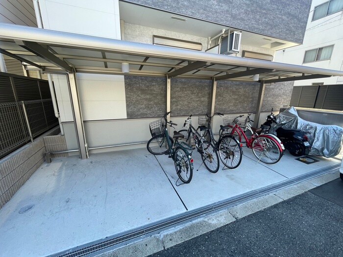 物件外観写真4　(駐輪場)