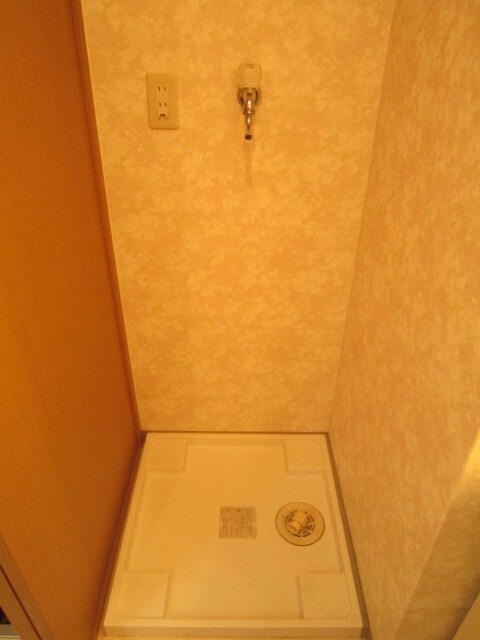 物件内観写真12　(洗濯機置場)