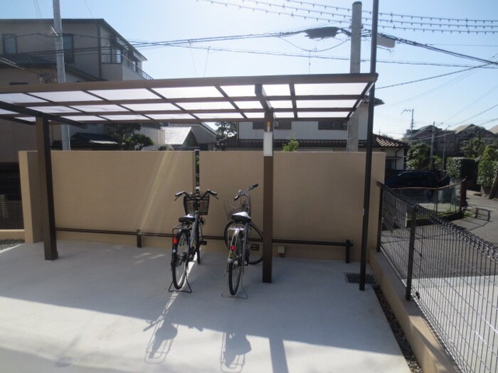 物件外観写真4　(駐輪場)