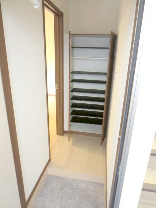 物件内観写真5　(玄関)