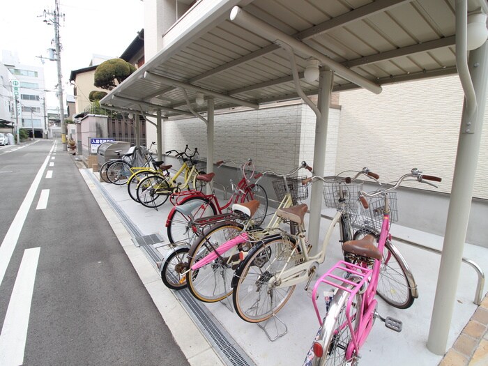 物件外観写真4　(駐輪場)