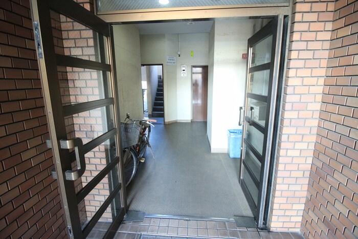 物件外観写真3　(バイク置き場)