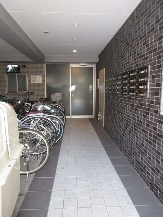 物件外観写真2　(エントランス部分)