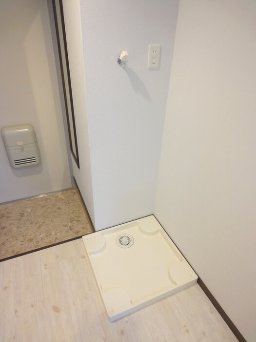 物件内観写真12　(洗濯機置場)