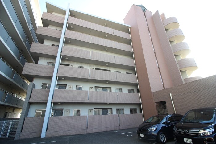 物件外観写真2　(駐車場)