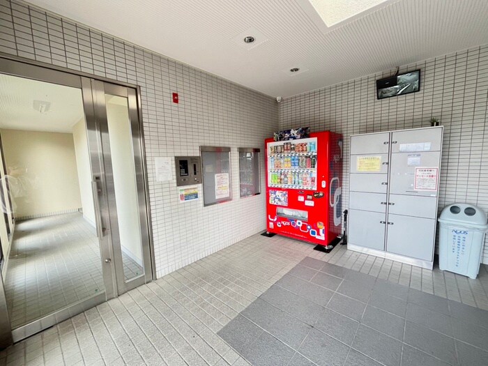 物件外観写真3　(エントランス部分)