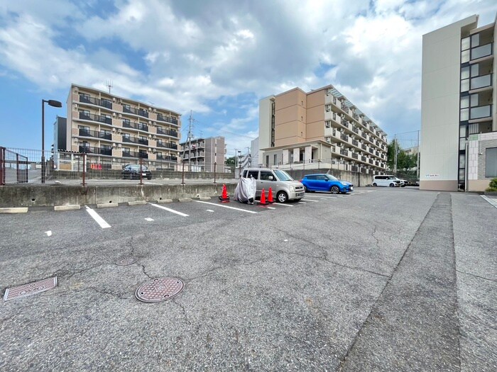 物件外観写真4　(駐車場)