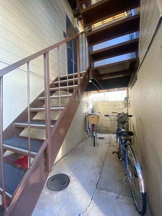 物件外観写真2　(エントランス部分)