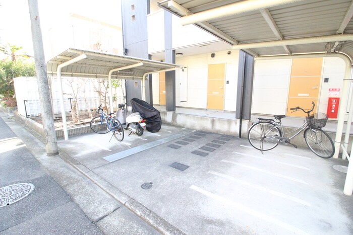 物件外観写真4　(駐輪場)