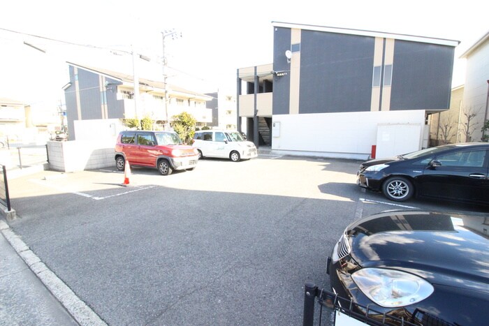物件外観写真5　(駐車場)