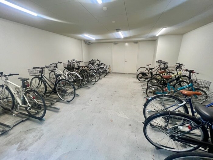 物件外観写真6　(駐輪場)